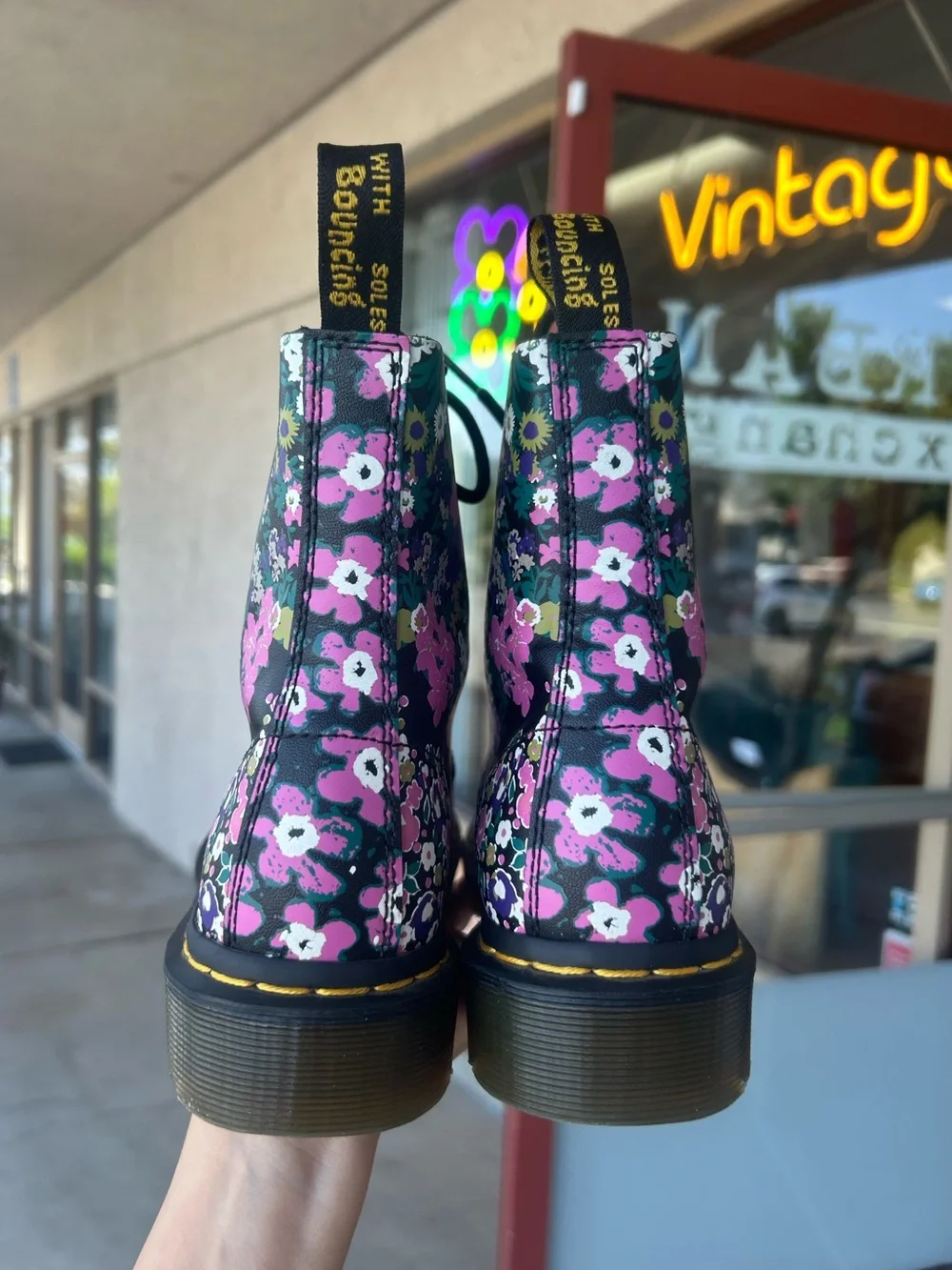 Dr. Marten 1460 “Vintage Floral Leather Lace Up Boots” - Picture 4 of 7